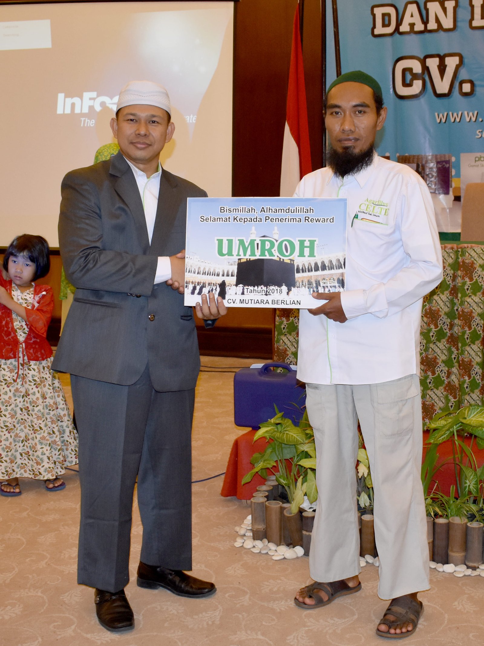 Penyerahan Reward Umroh